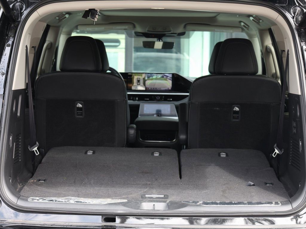 Certified 2025 INFINITI QX80 Luxe image 8