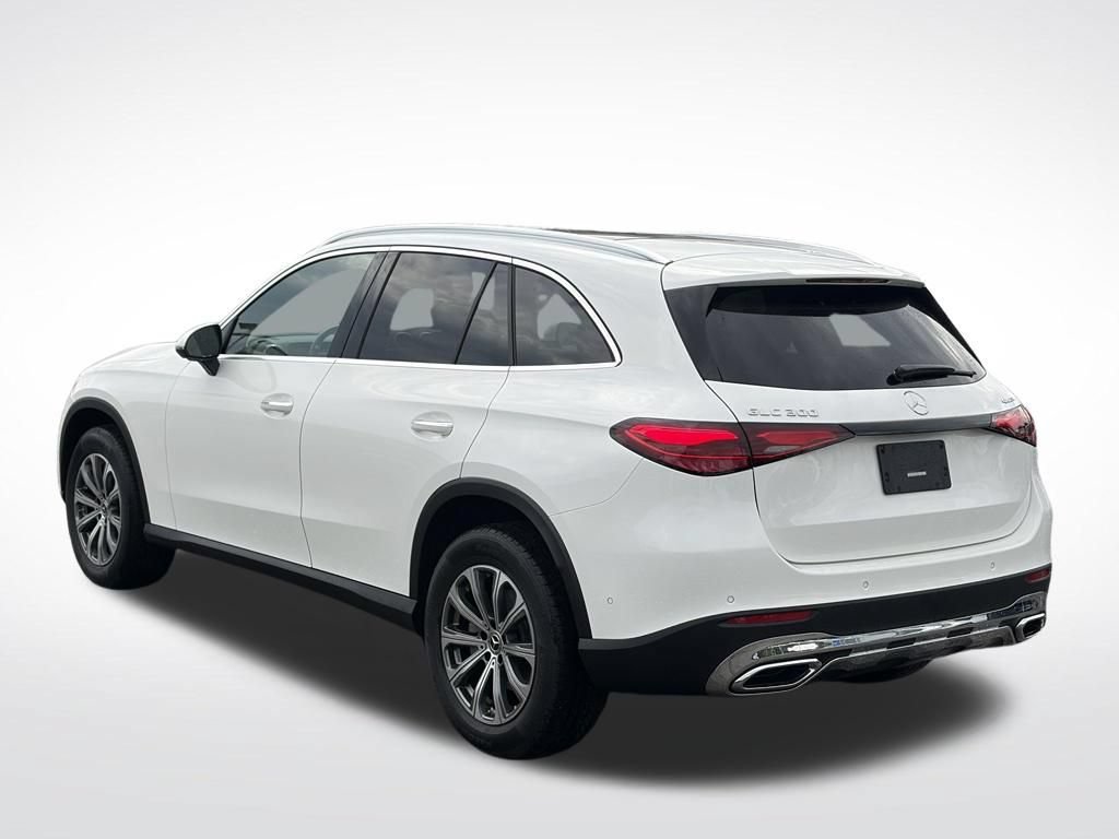 Used 2025 Mercedes-Benz GLC 300 4MATIC image 6