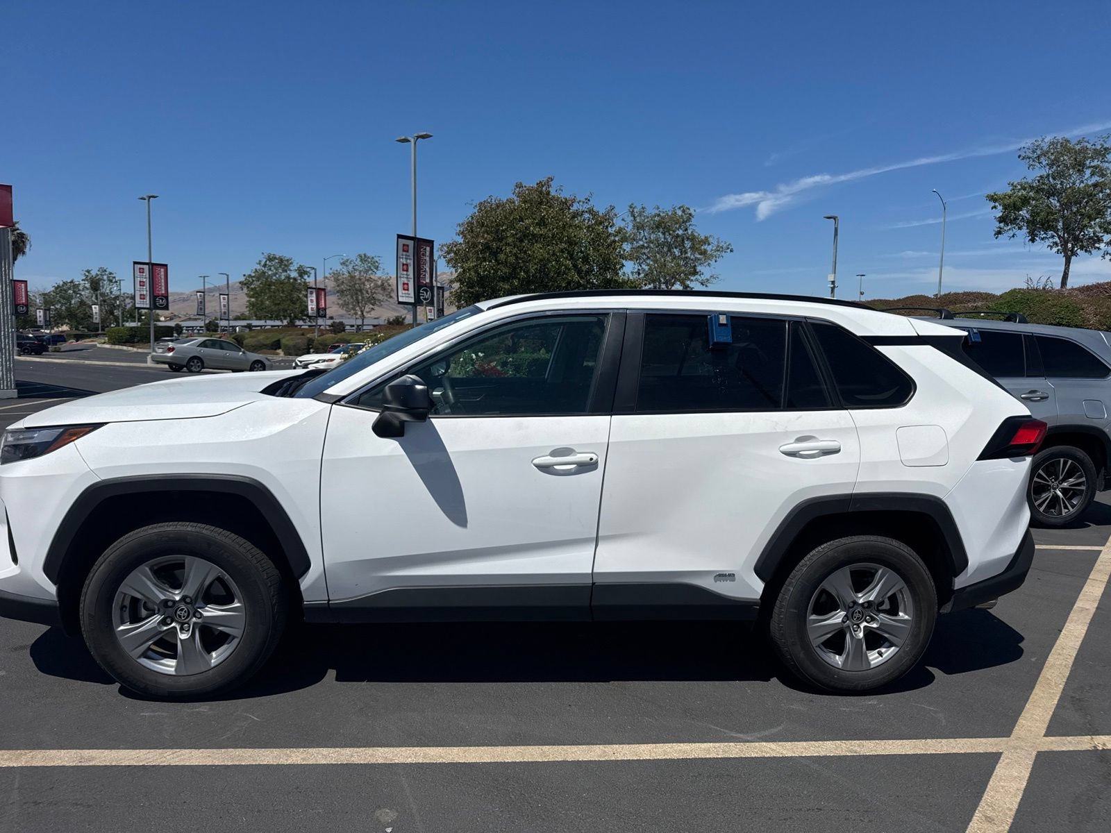 Certified 2025 Toyota RAV4 LE AWD/4WD image 4