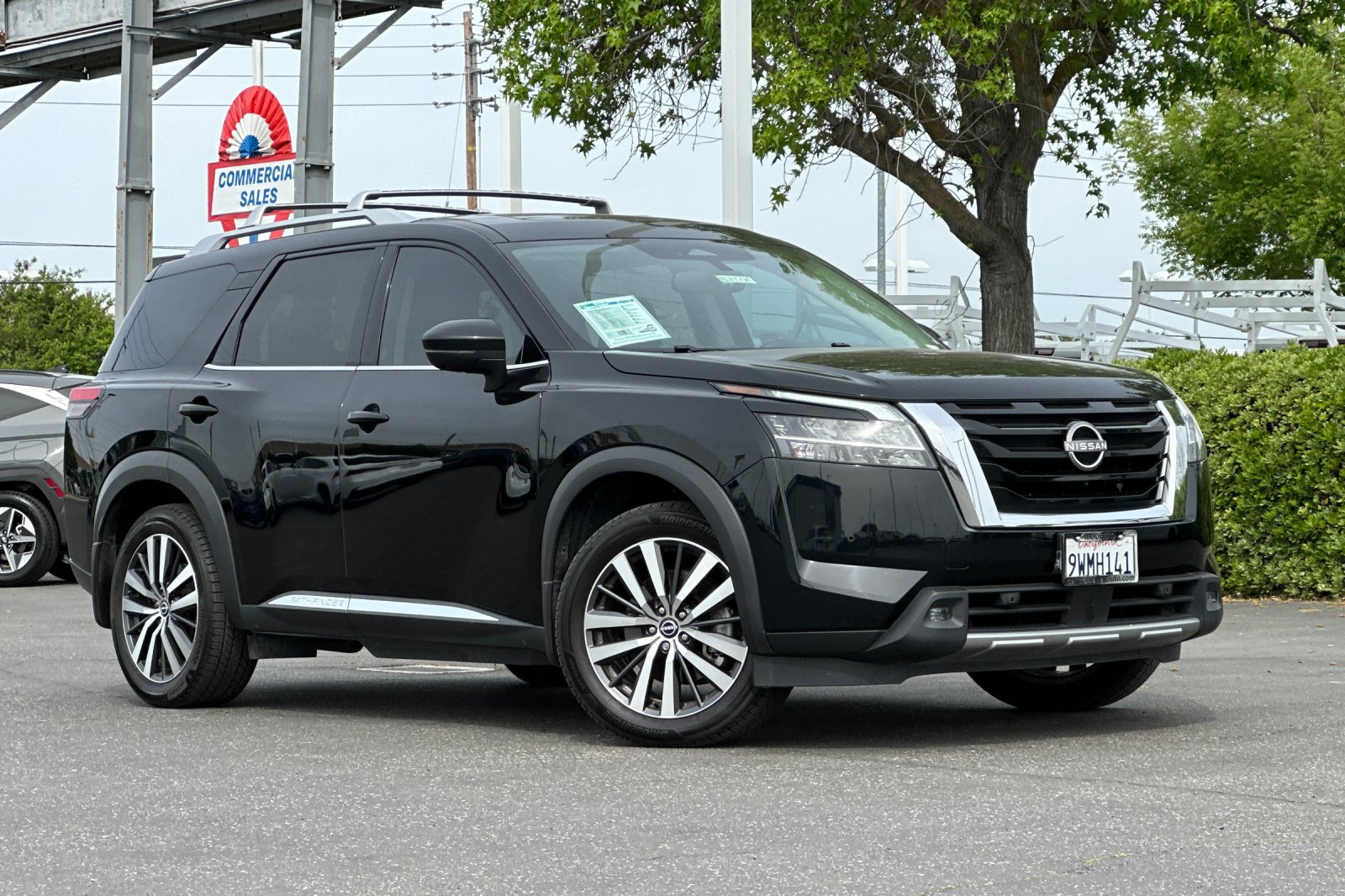 Certified 2022 Nissan Pathfinder Platinum w/ Cargo Package image 2