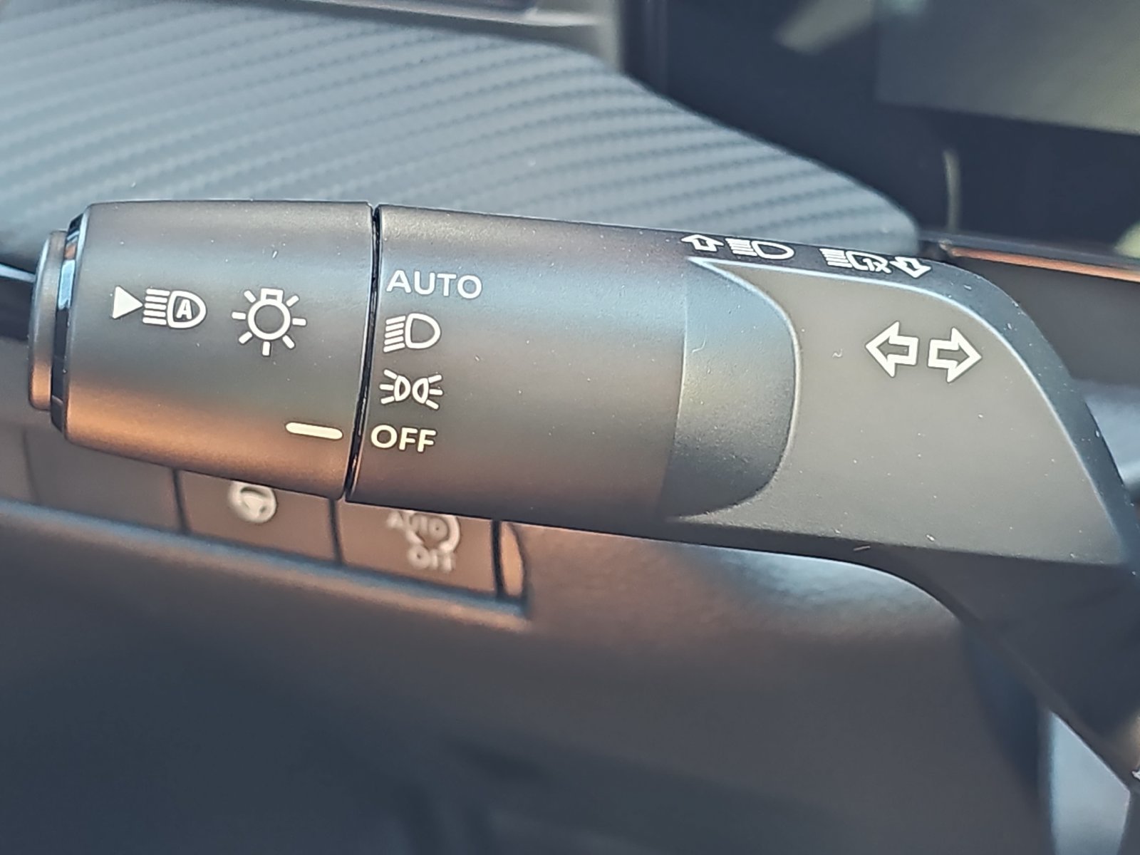 New 2027 Nissan Kicks SR FWD image 34