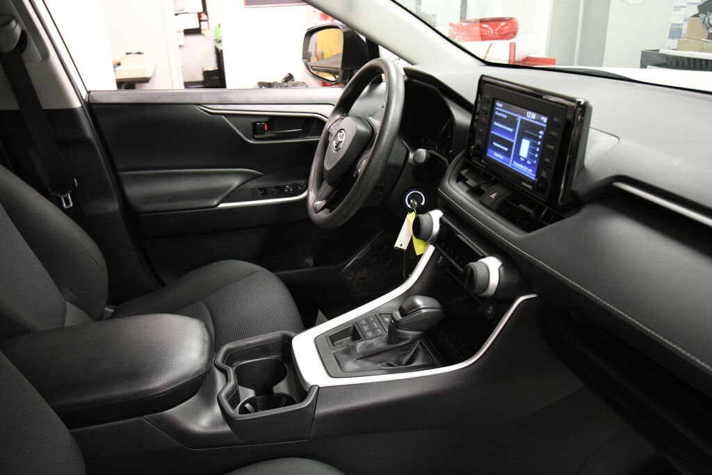 Used 2021 Toyota RAV4 LE w/ Carpet Mat Package (TMS) AWD/4WD image 27