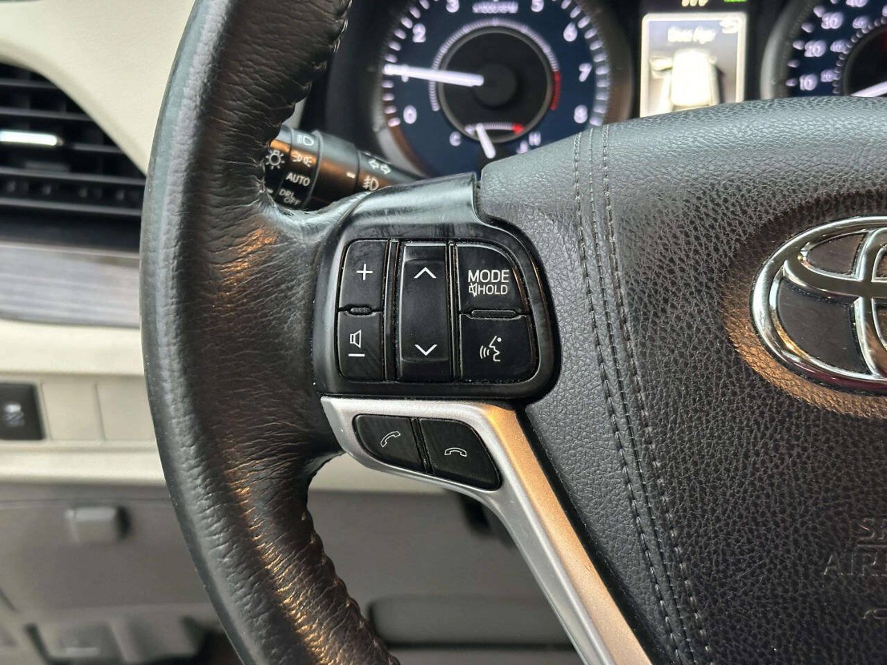 Used 2018 Toyota Sienna XLE FWD image 30
