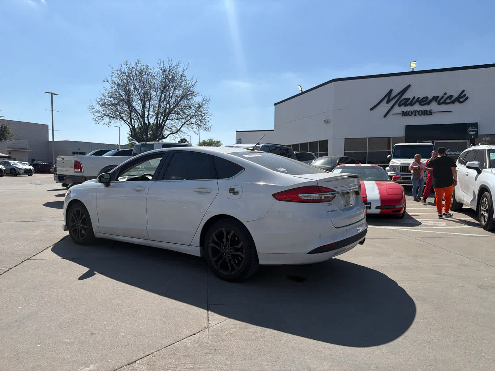 Used 2018 Ford Fusion SE w/ Equipment Group 201A image 2