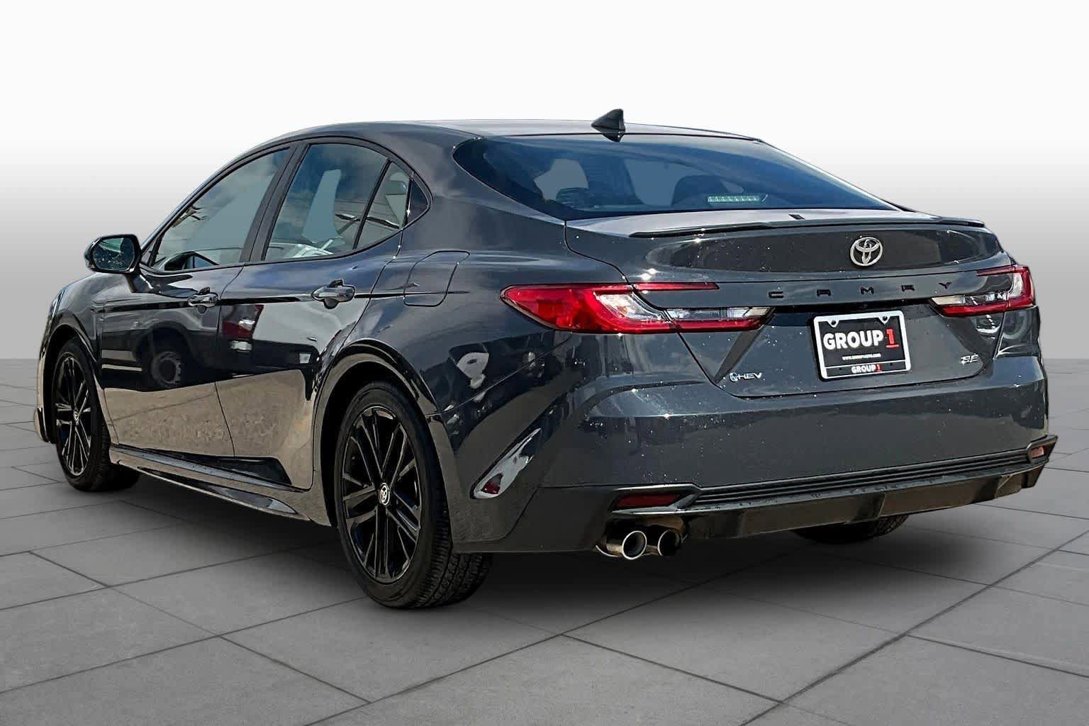 Used 2025 Toyota Camry SE FWD image 11
