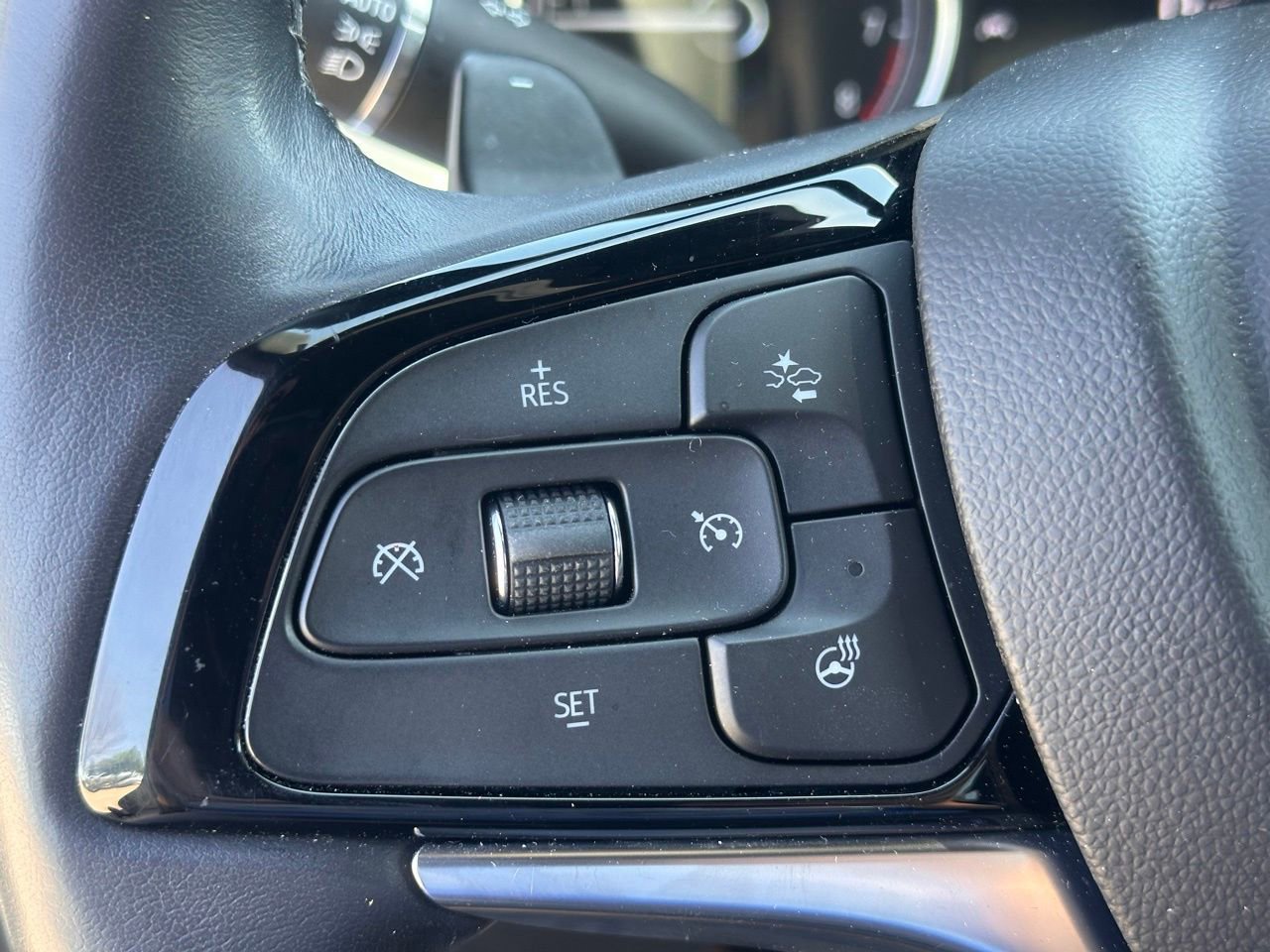 Used 2023 Buick Enclave Essence w/ Sport Touring Edition image 33