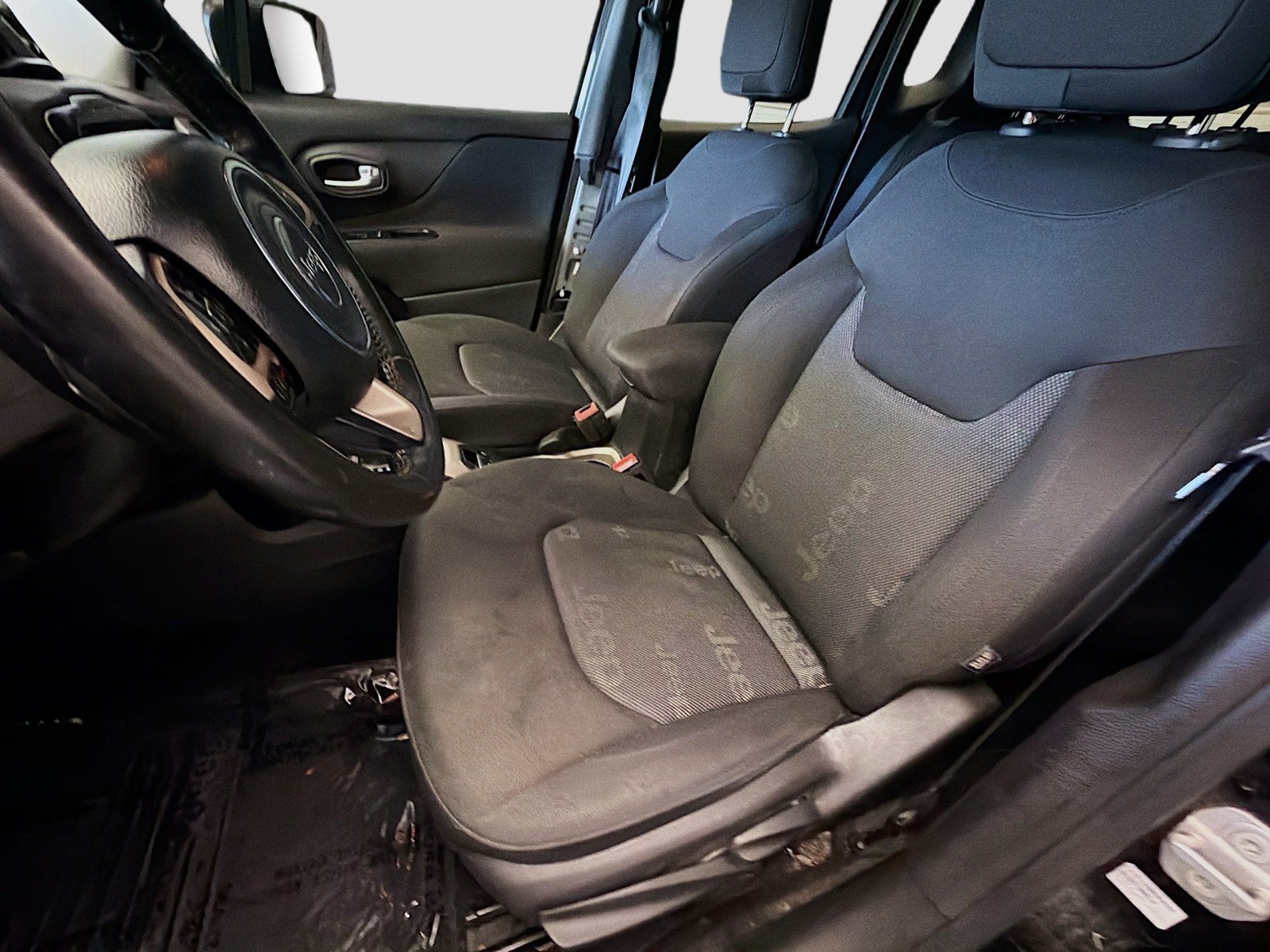 Used 2016 Jeep Renegade Latitude FWD image 11
