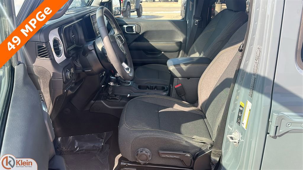 Used 2025 Jeep Wrangler Unlimited Sahara w/ Safety Group image 14