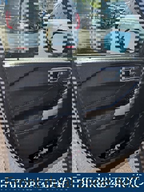 Used 2021 Ford Explorer XLT w/ Class III Trailer Tow Package AWD/4WD image 8