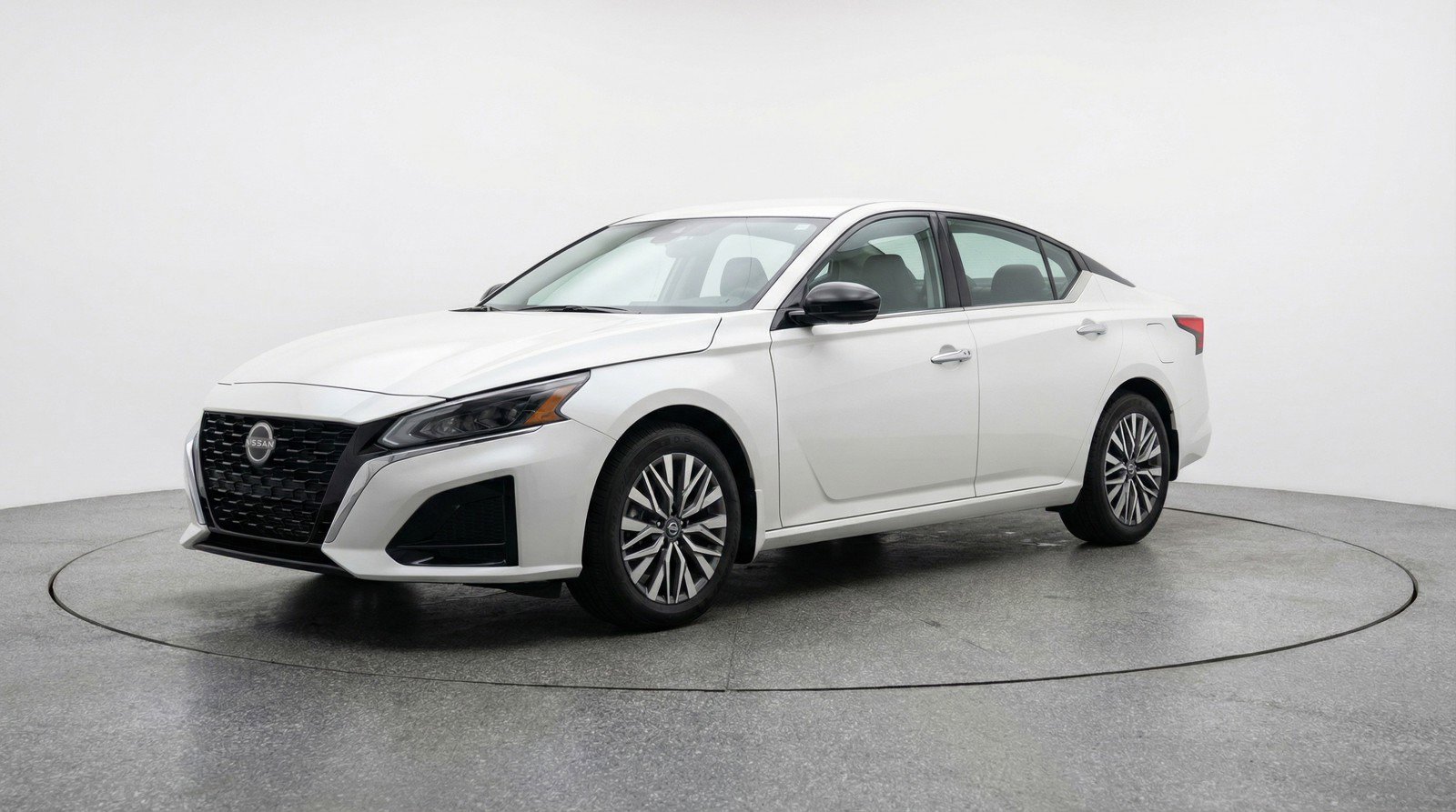 Used 2025 Nissan Altima 2.5 SV image 3