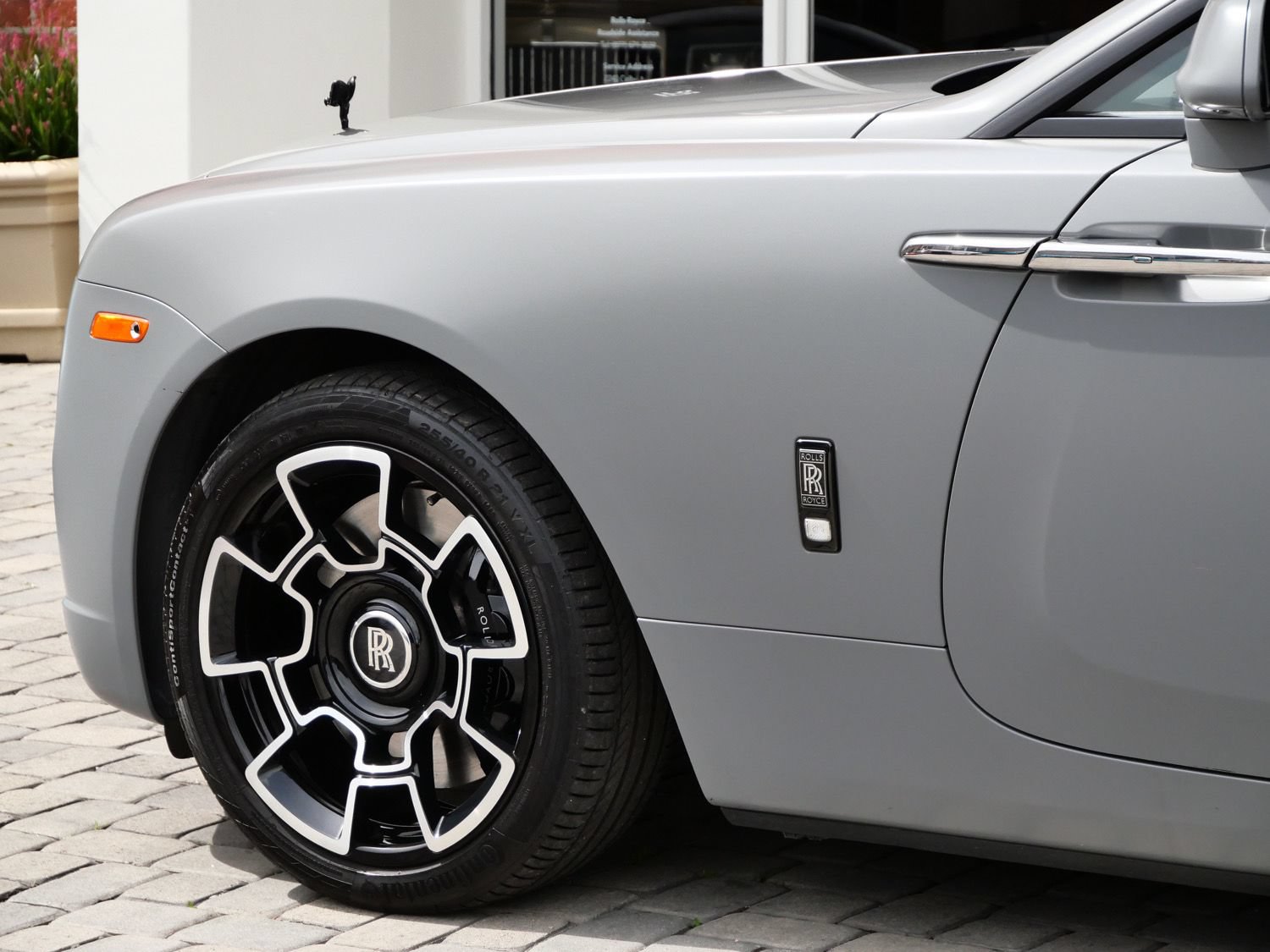 Used 2019 Rolls-Royce Dawn RWD image 13