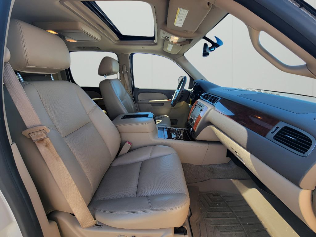Used 2014 Chevrolet Suburban LTZ image 38