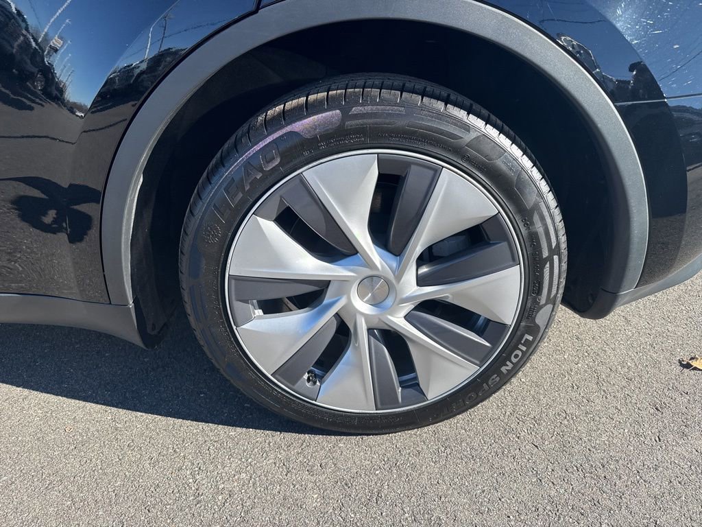 Used 2024 Tesla Model Y Long Range image 34