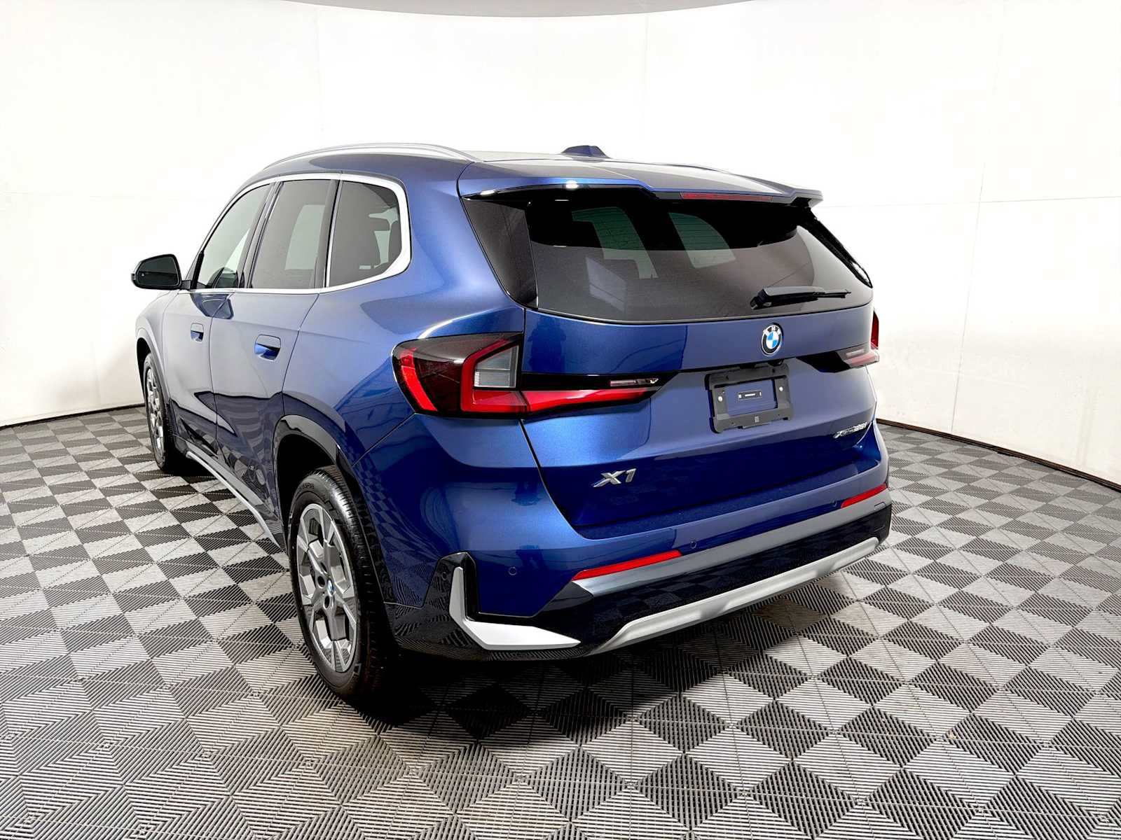 Used 2023 BMW X1 xDrive28i w/ Convenience Package AWD/4WD image 5