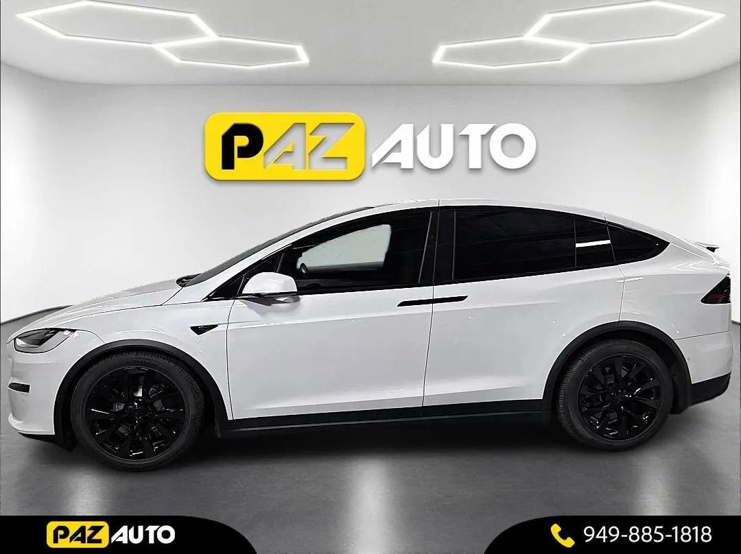 Used 2022 Tesla Model X Plaid image 2