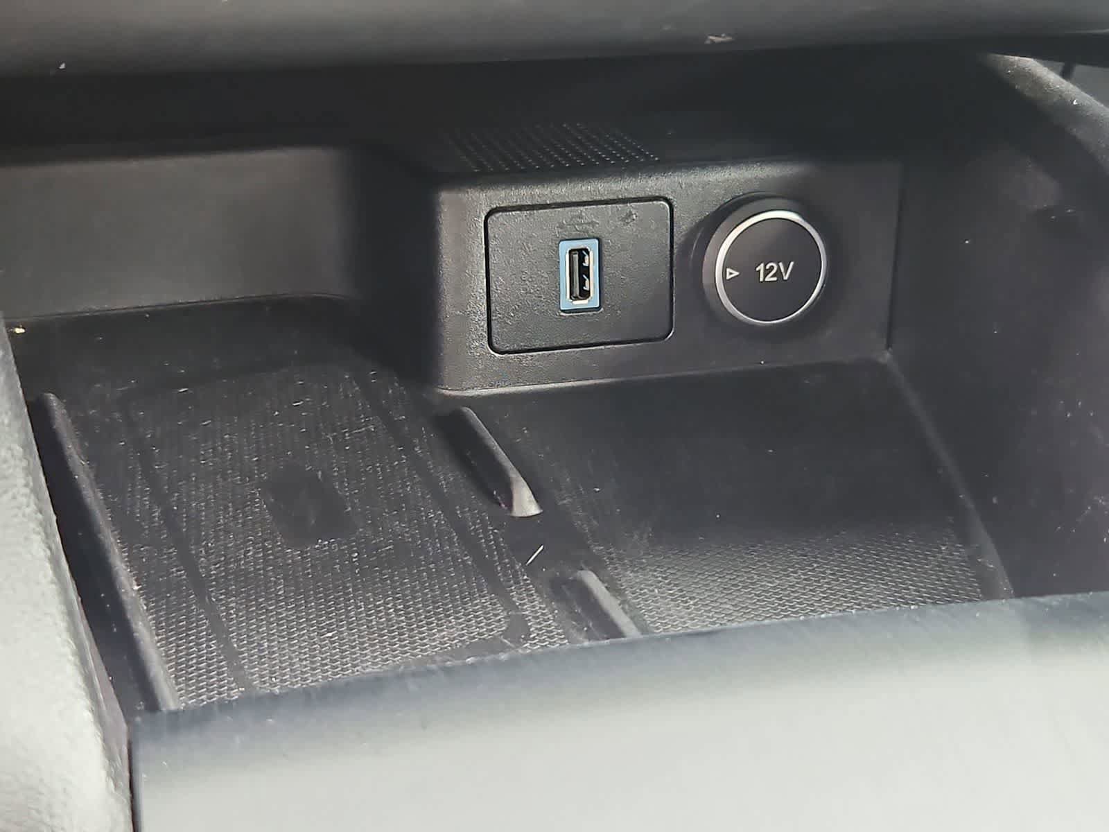 Used 2020 Ford Escape Titanium image 31