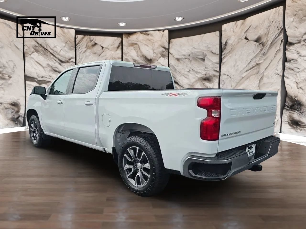 Used 2022 Chevrolet Silverado 1500 LT AWD/4WD image 7