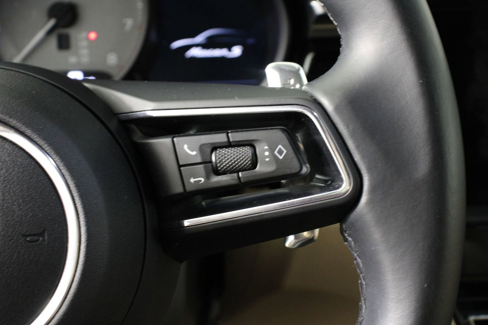 Certified 2023 Porsche Macan S image 15