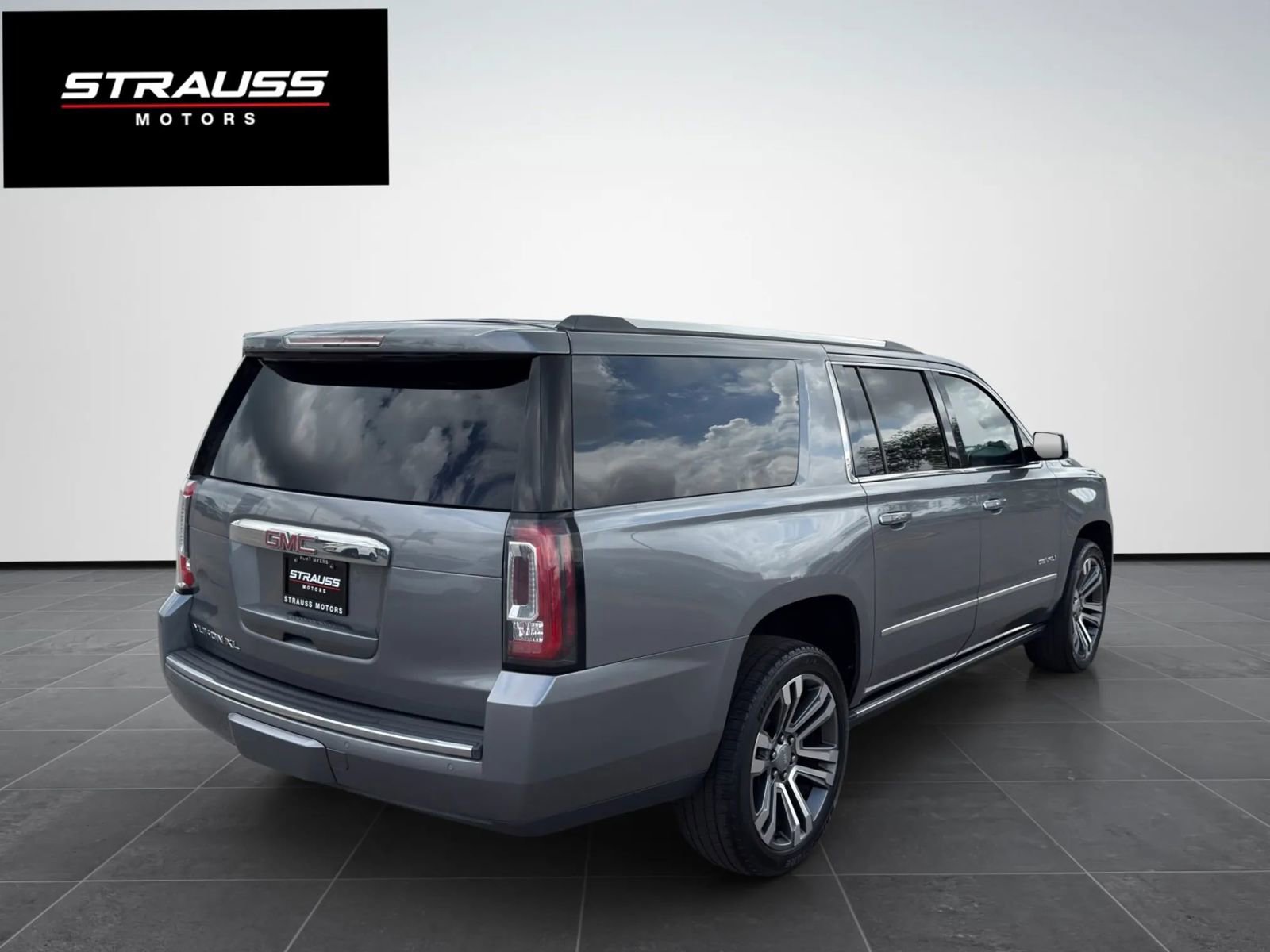 Used 2018 GMC Yukon XL Denali w/ Denali Ultimate Package image 8