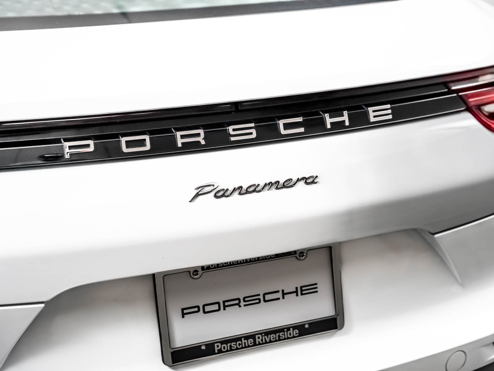 Certified 2018 Porsche Panamera RWD image 30