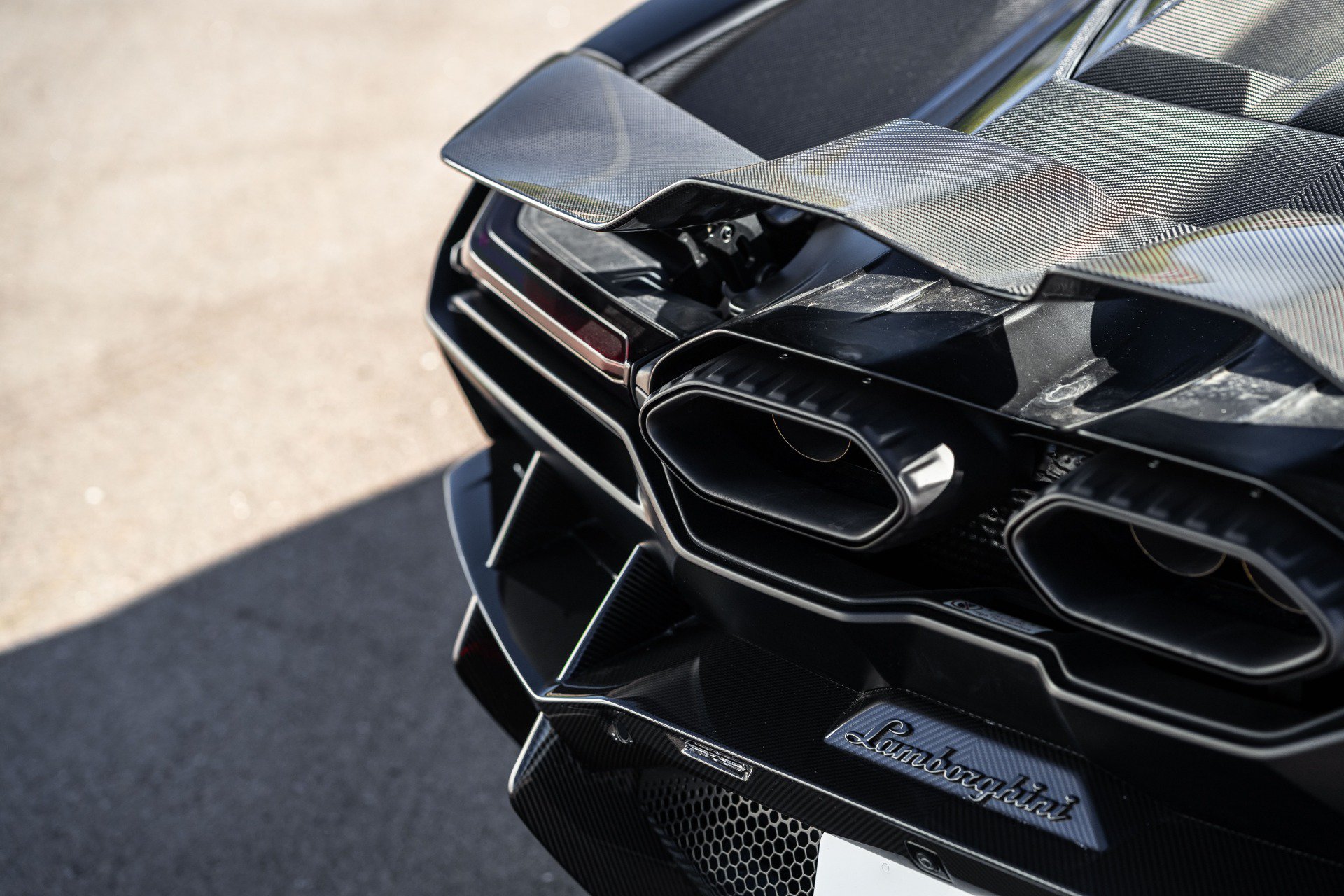 Used 2025 Lamborghini Revuelto AWD/4WD image 37