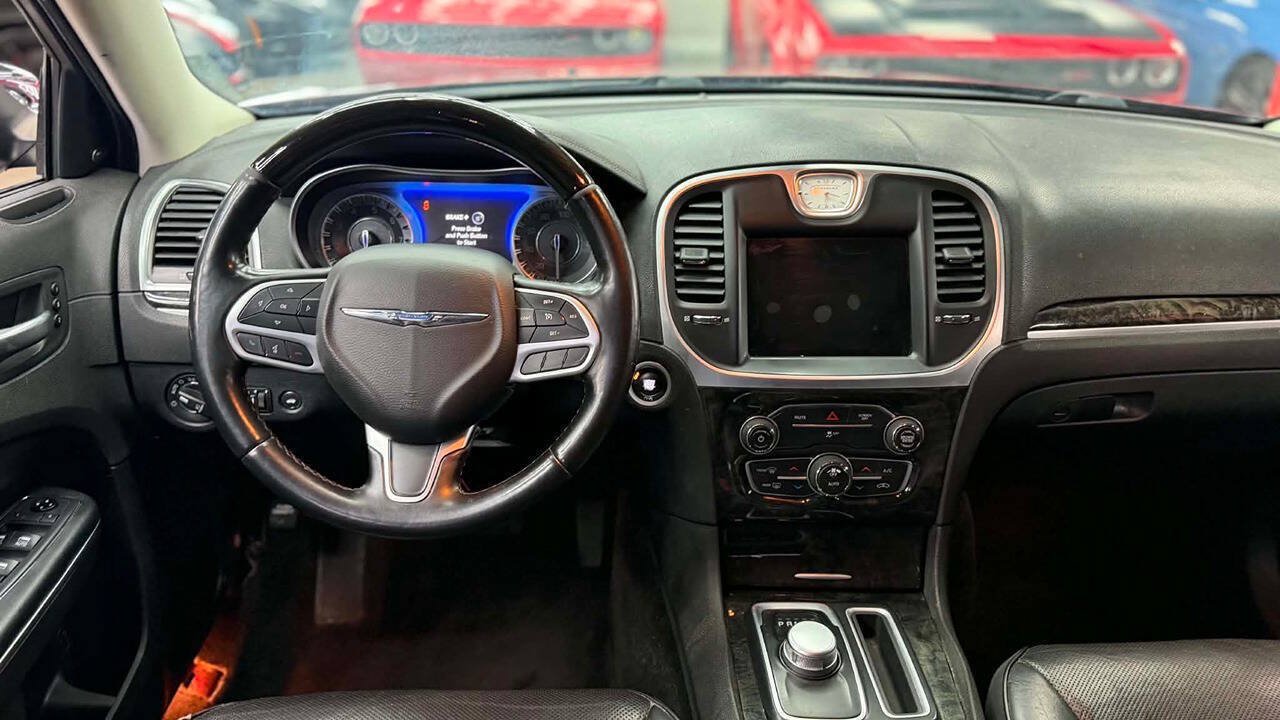 Used 2018 Chrysler 300 Limited RWD image 17