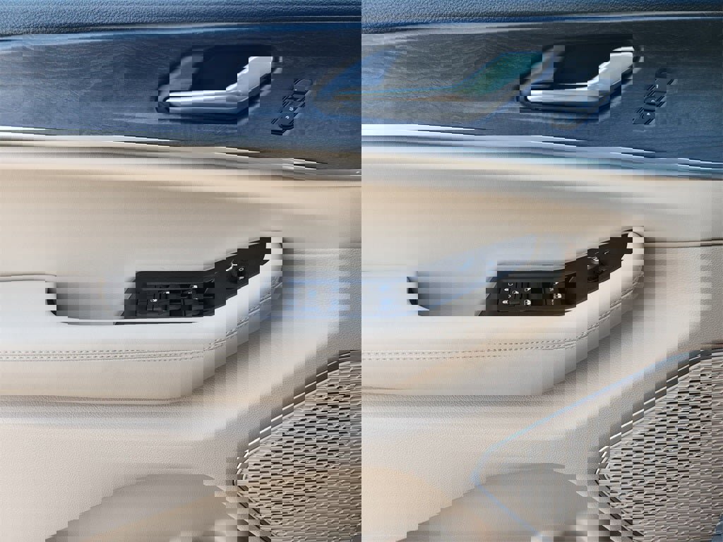 New 2025 Jeep Grand Cherokee L Limited w/ Luxury Tech Group II image 16