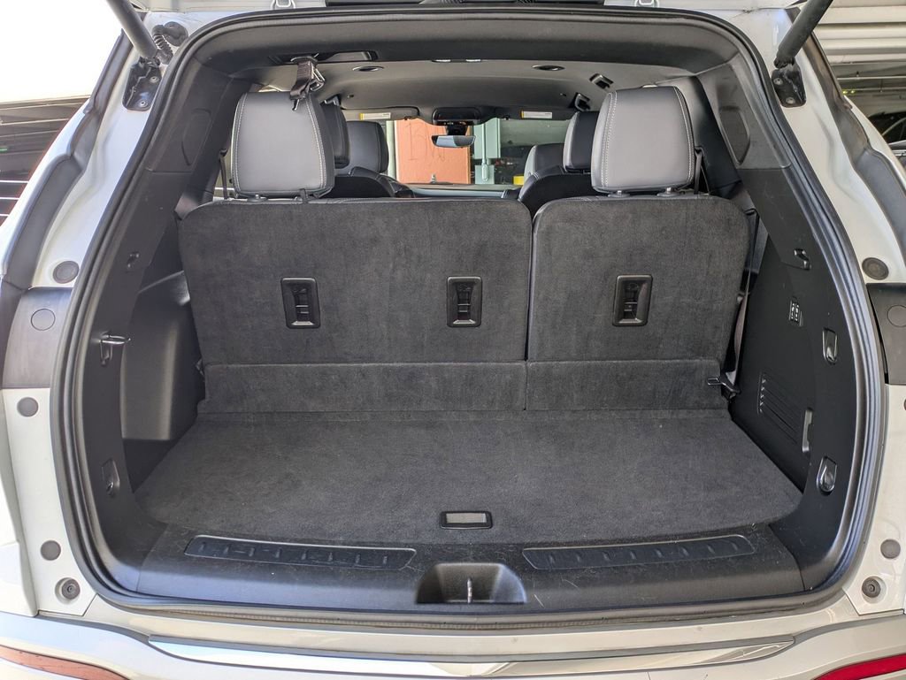 Used 2024 Buick Enclave Premium AWD/4WD image 26