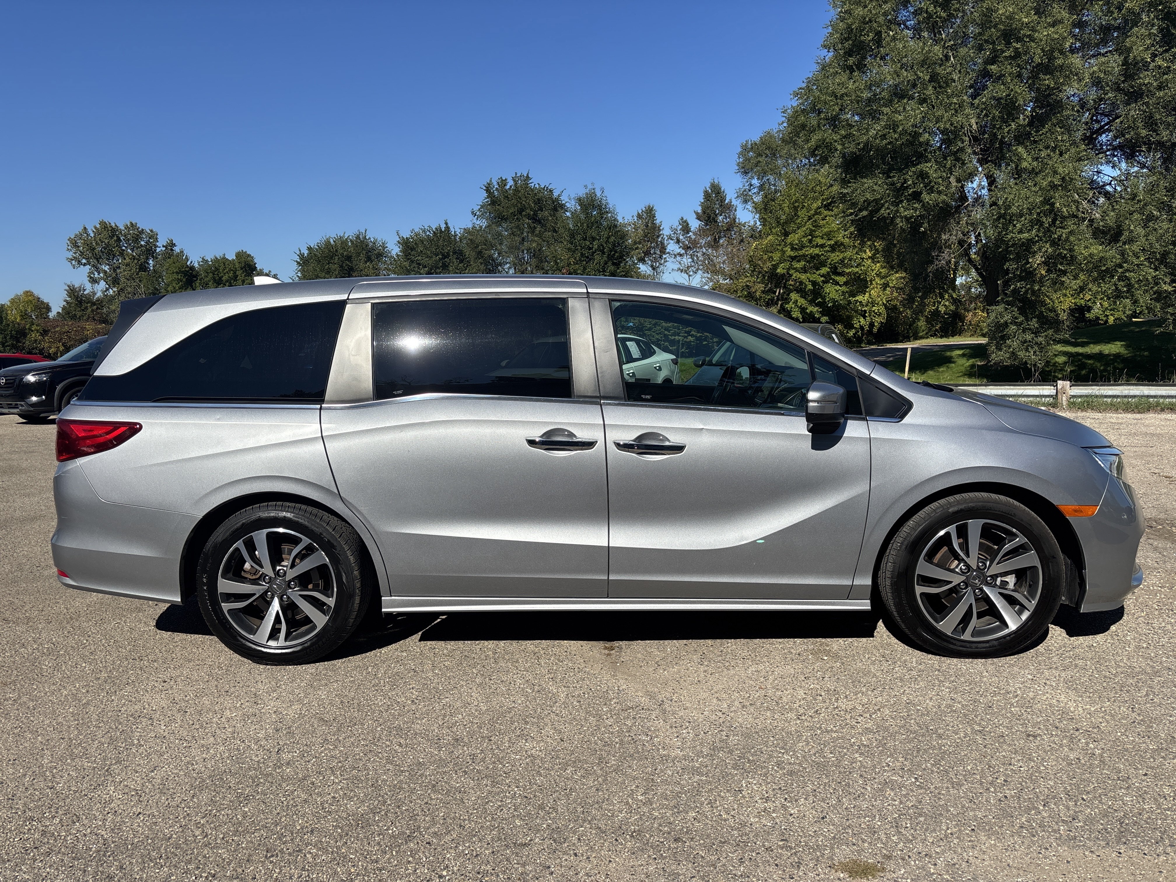 Used 2023 Honda Odyssey Touring image 2
