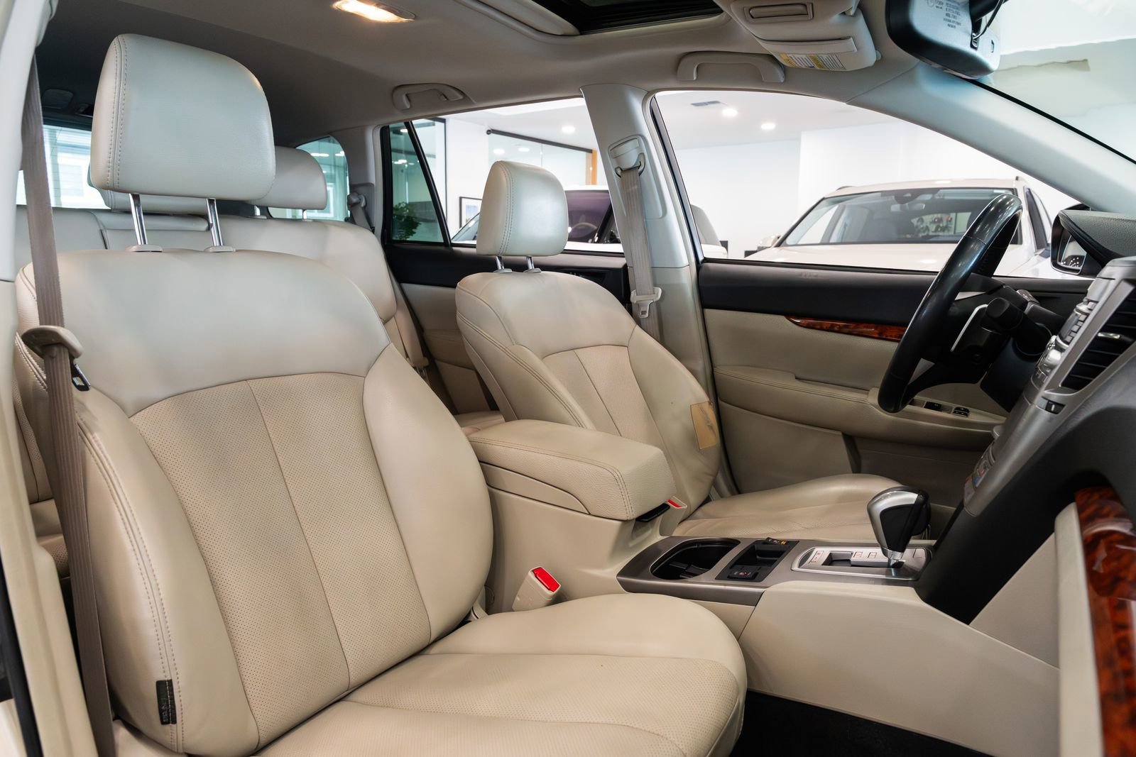 Used 2010 Subaru Outback 3.6R Limited image 25