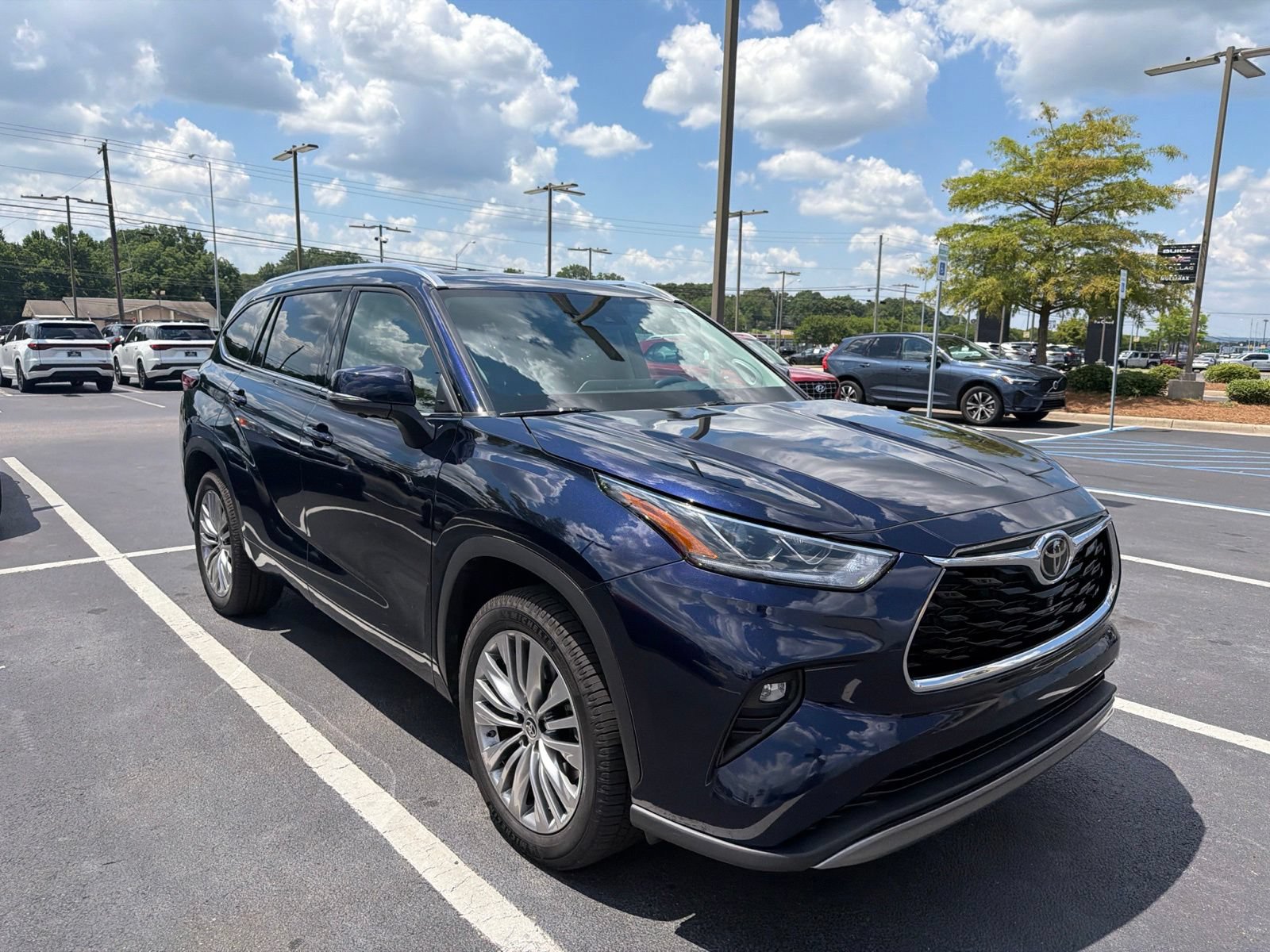 Used 2023 Toyota Highlander Platinum FWD image 9