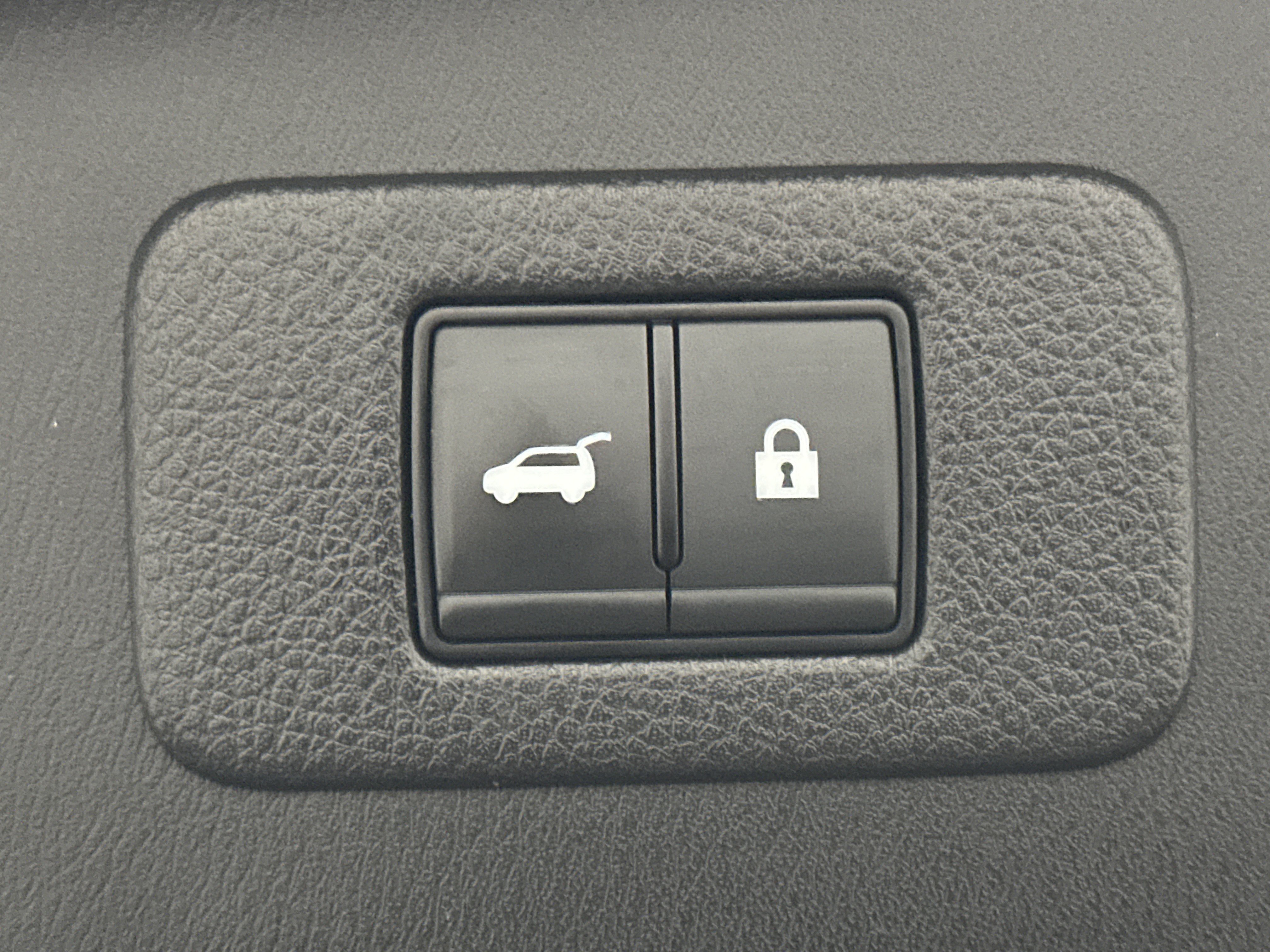 Used 2023 Nissan Armada Platinum image 17