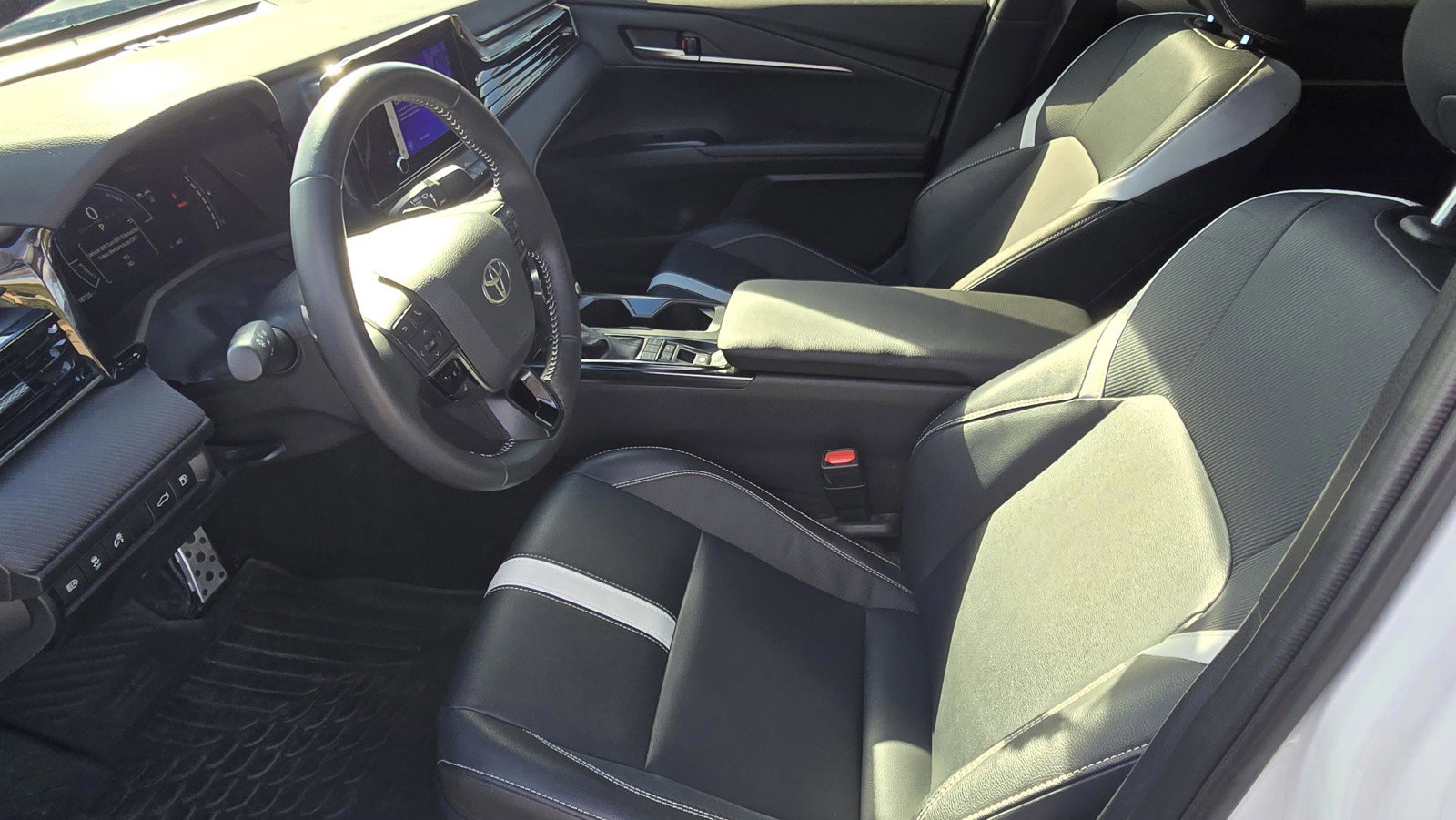 Used 2025 Toyota Camry SE image 16