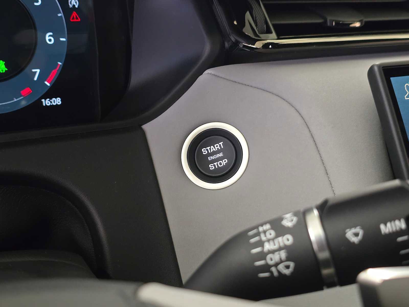 New 2026 Land Rover Range Rover Velar Dynamic SE image 31