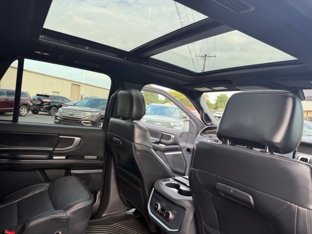 Used 2025 Ford Expedition Max Platinum w/ Stealth Appearance Package AWD/4WD image 40