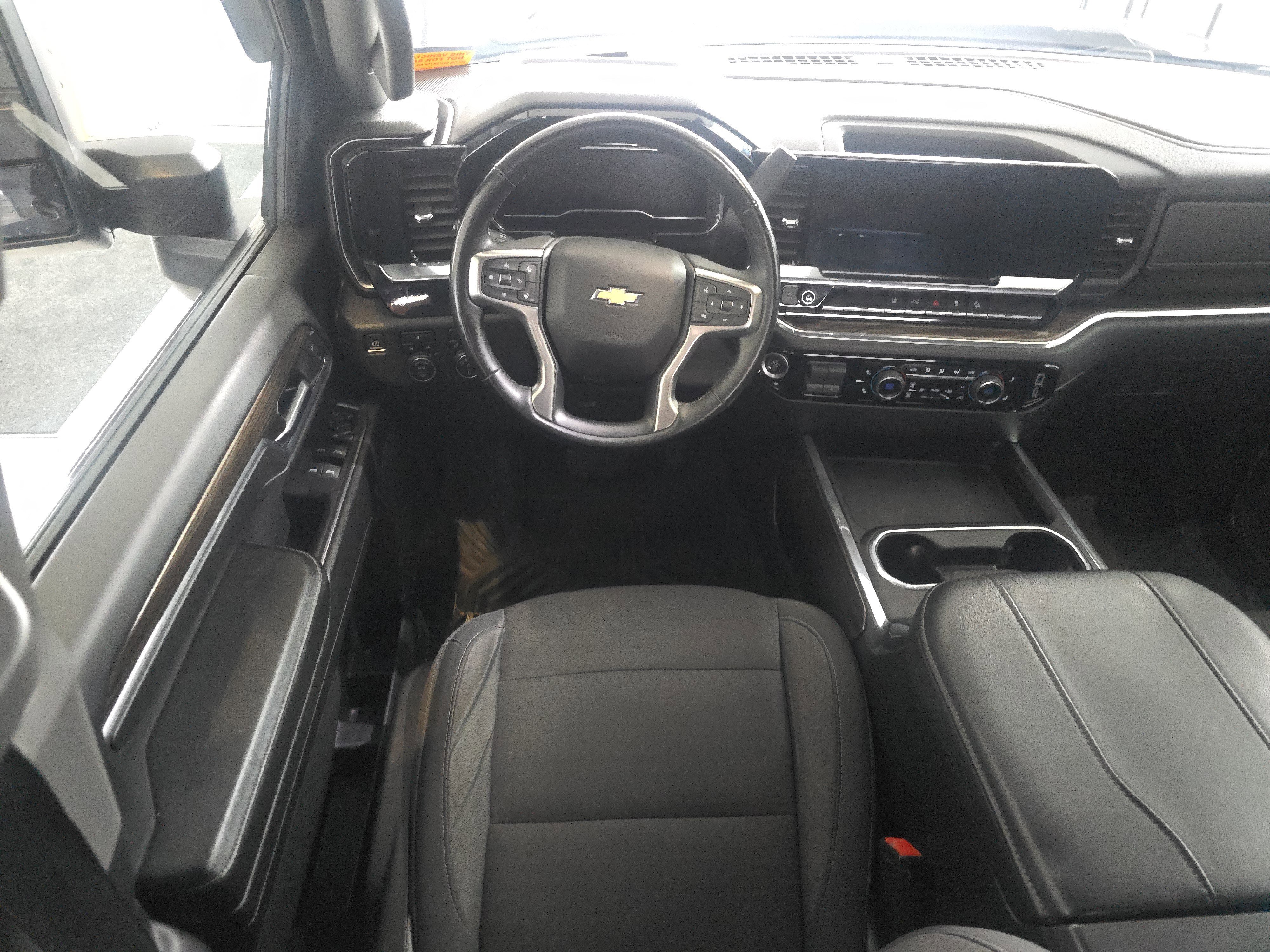 Used 2024 Chevrolet Silverado 3500 LT w/ Convenience Package image 14