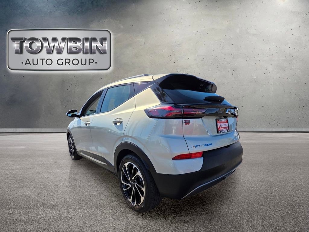 Used 2022 Chevrolet Bolt EUV Premier w/ Sun & Sound Package FWD image 7