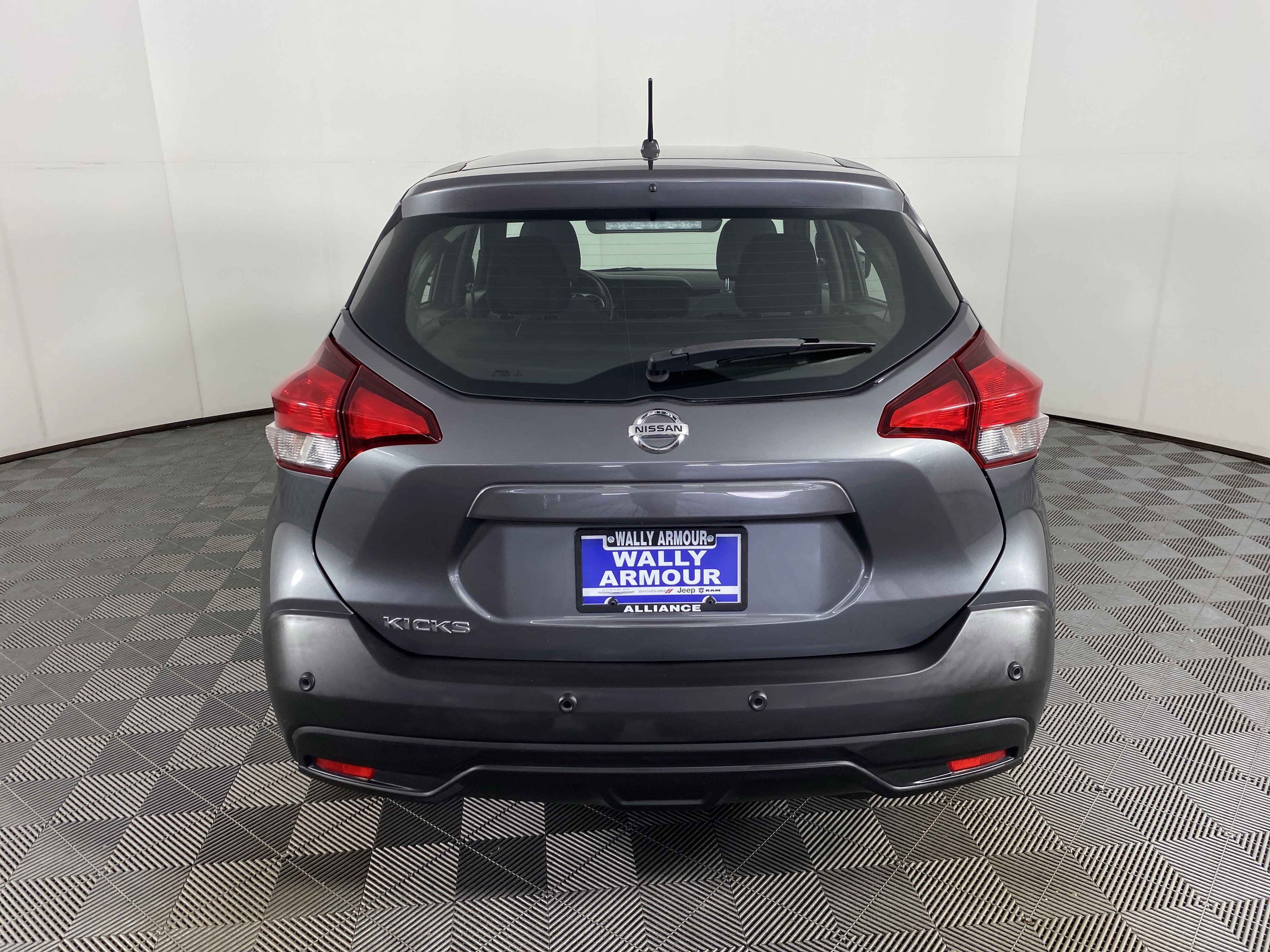 Used 2020 Nissan Kicks S FWD image 7