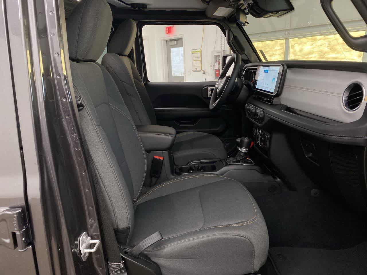 Used 2025 Jeep Wrangler Sahara image 18