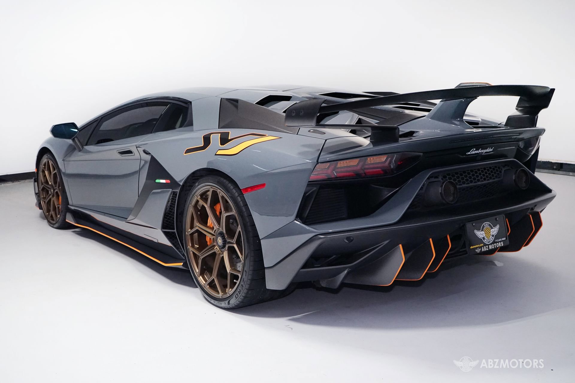 Used 2019 Lamborghini Aventador SVJ AWD/4WD image 7