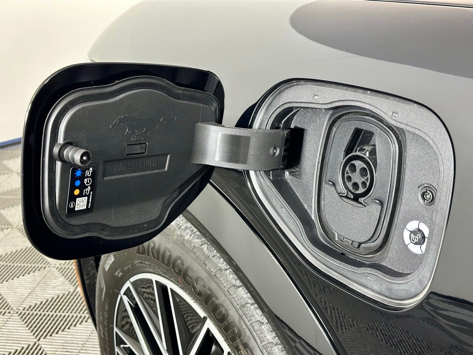 Used 2025 Ford Mustang Mach-E Premium image 35