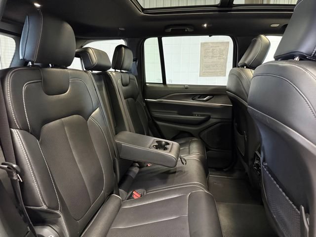 Used 2024 Jeep Grand Cherokee Limited w/ Luxury Tech Group II AWD/4WD image 21