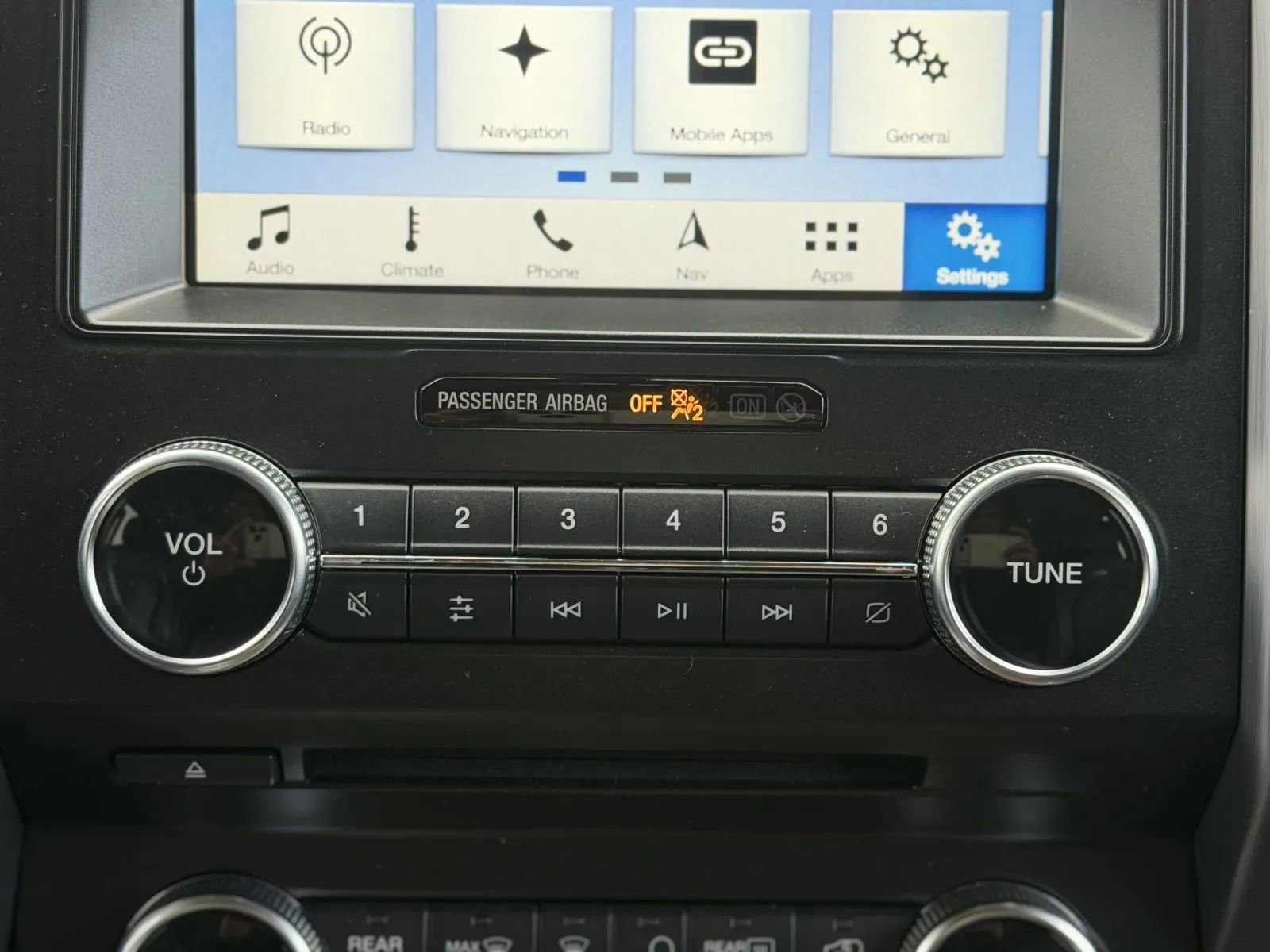 Used 2018 Ford Expedition Platinum image 37