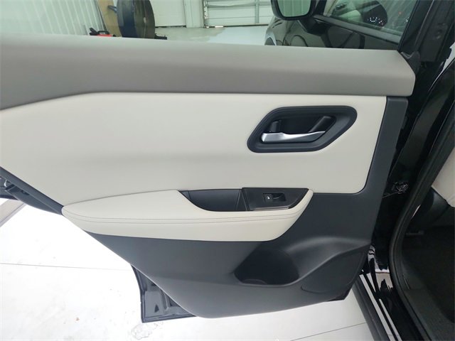 New 2025 Nissan Rogue SV image 30