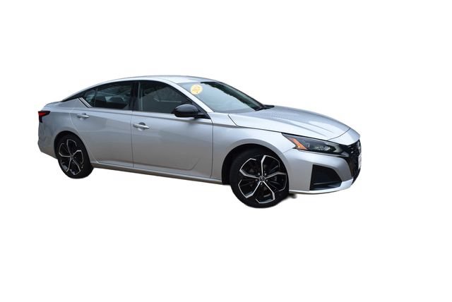 Used 2024 Nissan Altima 2.5 SR FWD image 2