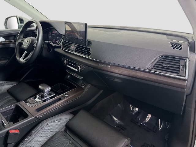 Used 2021 Audi Q5 e Premium Plus w/ Premium Plus Package AWD/4WD image 29