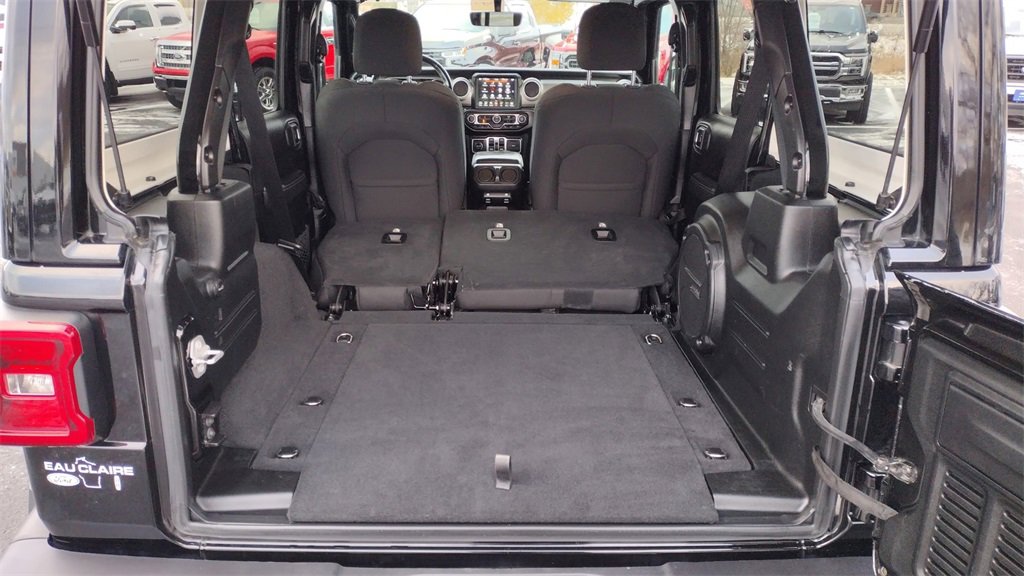 Used 2020 Jeep Wrangler Unlimited Sahara image 27
