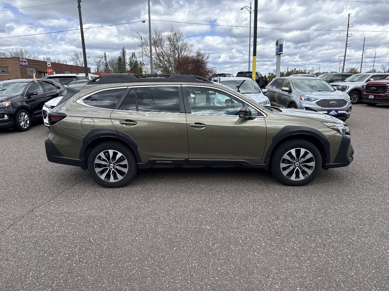 Used 2023 Subaru Outback Limited AWD/4WD image 4