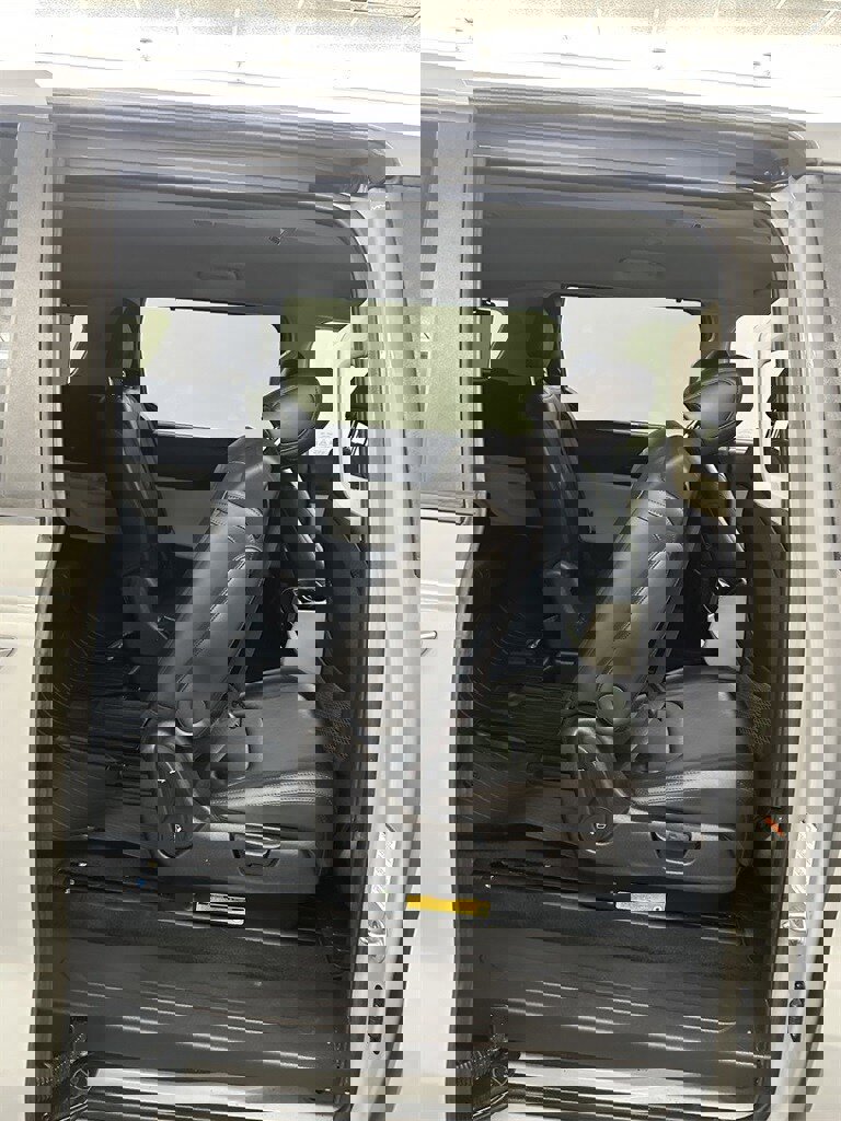 Used 2022 Kia Carnival EX image 33