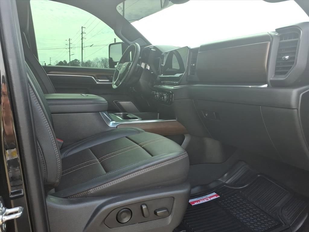 Used 2025 Chevrolet Silverado 2500 High Country w/ Z71 Off-Road Package image 11